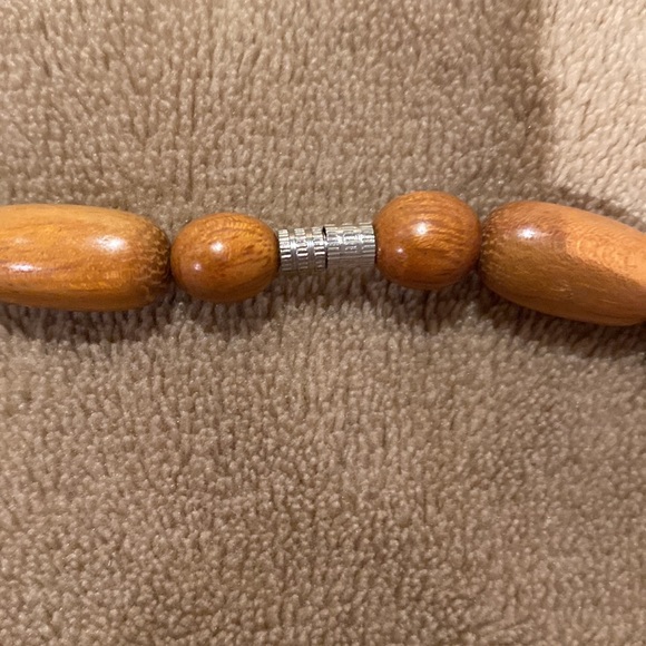 Gorgeous Wooden necklace - Picture 2 of 2